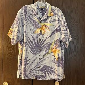 Tommy Bahama men’s 100% silk Hawaiian shirt. Size Small